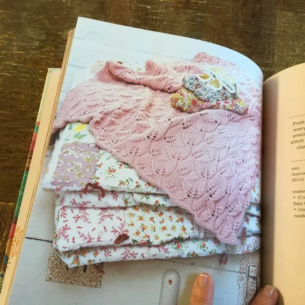 Debbie Bliss Knits to Give- 30 Knitted Gifts Made with Love Pattern Book Shawl